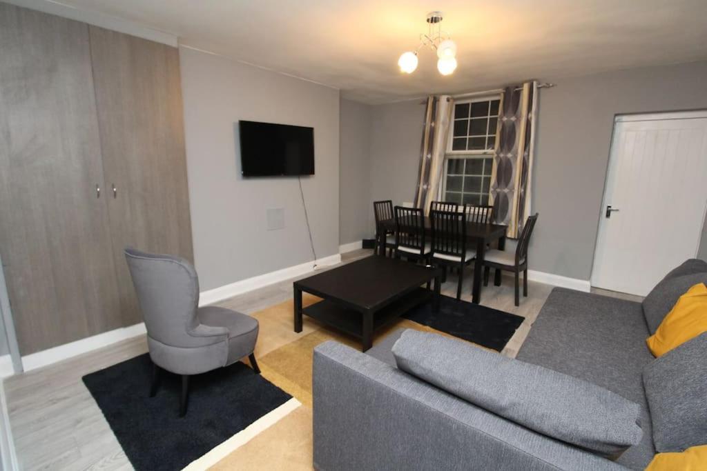 Apartment Modern 2 Bed Close To City