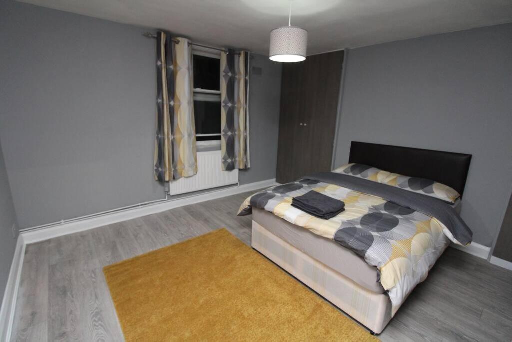 Modern 2 Bed Close To City London